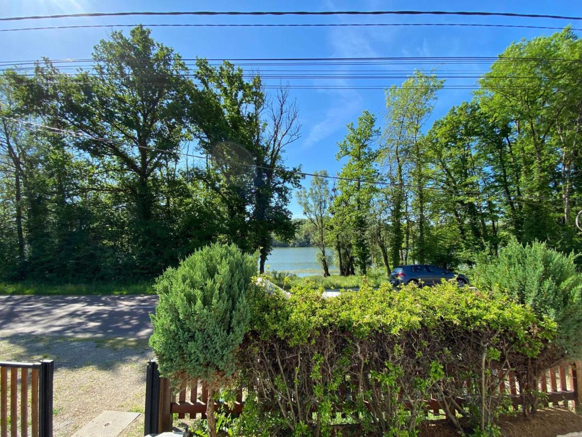 Maison Bord De Lac De Charmes Bannes  Exterior photo
